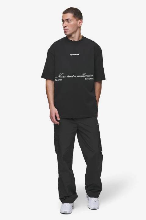 OVERSIZE T-SHIRT NEVER TRUST A MILLIONAIRE